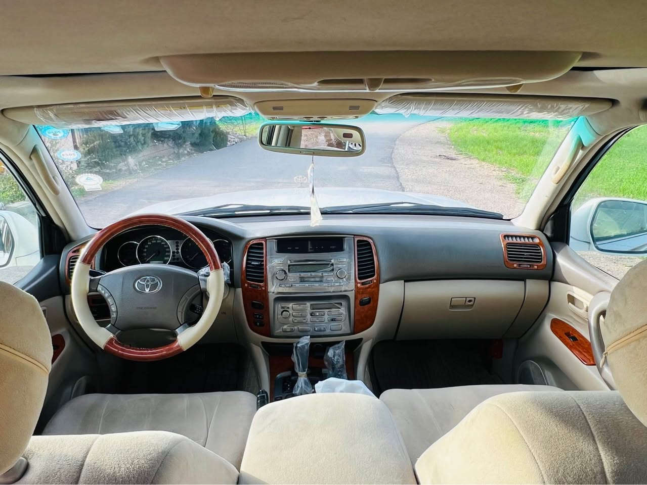 تۆیۆتا لاندكروزەر 2005  
VXR✅
V8✅
سپی بەفری
كامل مواسەفات 
سڵاید 
چوار جام كارەبا ئۆوتۆ
كوشن كارەبا 
سوكان كارەبا
تحدید سورعە
سوكان ڤۆلیوم
جەگ __ چوپ
تەبرید مەركەزی 
سەلاجە 
4X4
قفڵی ئەكسك 
بەخاخی ئاو
سێ ڕیز كوشن 
كوشن جڵد
ناو فۆڕمیكا
لەجگەی نەمژیوە

سەیارەكە توندو تۆڵە  بێ مەسروفە دو ساڵە لەلای خۆمە  رەقەمو سەنوی نوێیە تاوەكو 2027 مانگی 6 بەناوی خۆمە
تەبرید ساردو گەرم 
گێڕو مەكینەو ئەكسل بە شەرت
  دوپارچە  دو پەڵەی بچوكی  بۆیاغە بەبێ ناو گرتن 
سەیارەكە ڕێك و پێكە  هەیكەلی نەكەوتوە 
چوپەكانی بێ كێشە كار دەكەن
سەیارەكە كامل جایزە كويسينجاك, أربيل


**إذا كنت صاحب هذا الإعلان وتريد حذفه لأي سبب، رجاءا أرسل رسالة إلى الدعم الفني**