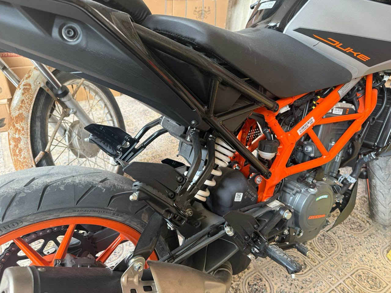 KTM جديدة بحالة الوكالة امس طلعت من الوكيل دراجة ستوك محرك 390 رايدها ب40 ورقة بيها مجال شط العرب, البصرة


**إذا كنت صاحب هذا الإعلان وتريد حذفه لأي سبب، رجاءا أرسل رسالة إلى الدعم الفني**