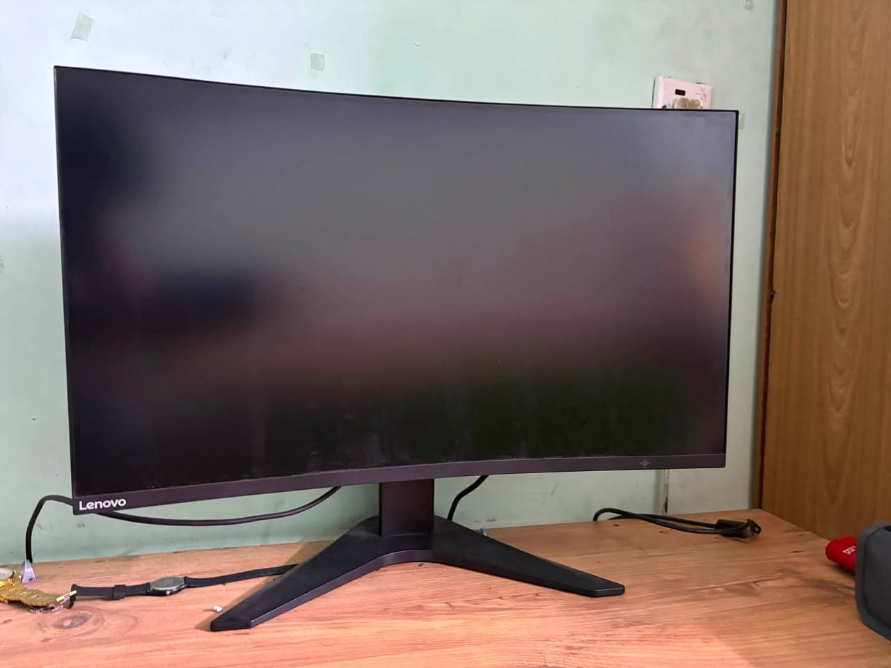 السلام عليكم شاشة lenovo  1080p 165hz مستعملة  السعر 150 التواصل خاص او على الرقم ***********
