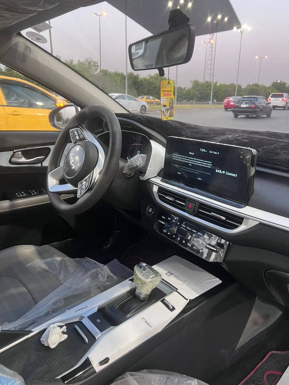 كي 3  موديل ٢٢ رقم اربيل  بسمي تريد تحويل او وكاله جديد ماشيه ٥٩ الف سياره جديده مكانها بغداد فول مواصفات بيها باب صبغ اثر شخط وصوره موجوده سعرها ١٣٨ وبيها مجال قليل ***********
