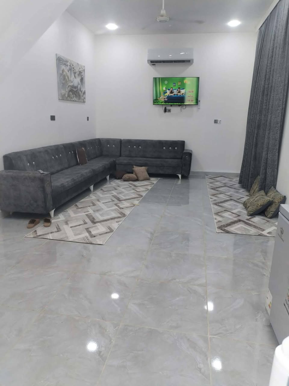 بيت للبيع طابو زراعي زراعي حي التقيه مساحه 200م مشمول بالتطويب مرقم يحتوي على 2 غرف صالة مطبخ استقبال صحيات داخليه وخارج وكراج سياره مرتفع عن الشارع العنوان حي التقيه الثالثة قبل مجمع الروان شارع مكتب ميار للاستفسار الاتصال على الرقم ***********
