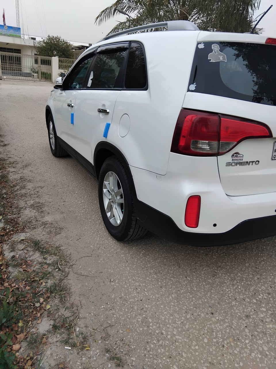 السلام عليكم
كيا سورنتو موديل 2014 وراد امريكي 

سياره بدون دواخل حادثها طخه خفيفه بالجاملغ والبنيد

وبالعراق اثر شخوط قطعتين السياره جديده جدا

السياره مال جناي فول عده الفتحه وداخل لونين 

السياره ٧ راكب محرك 2400 تبريد ويه السويج 

تخم تاير رقم بغداد انكليزي مكان السياره بابل 
الاتصال فقط ***********
***********
