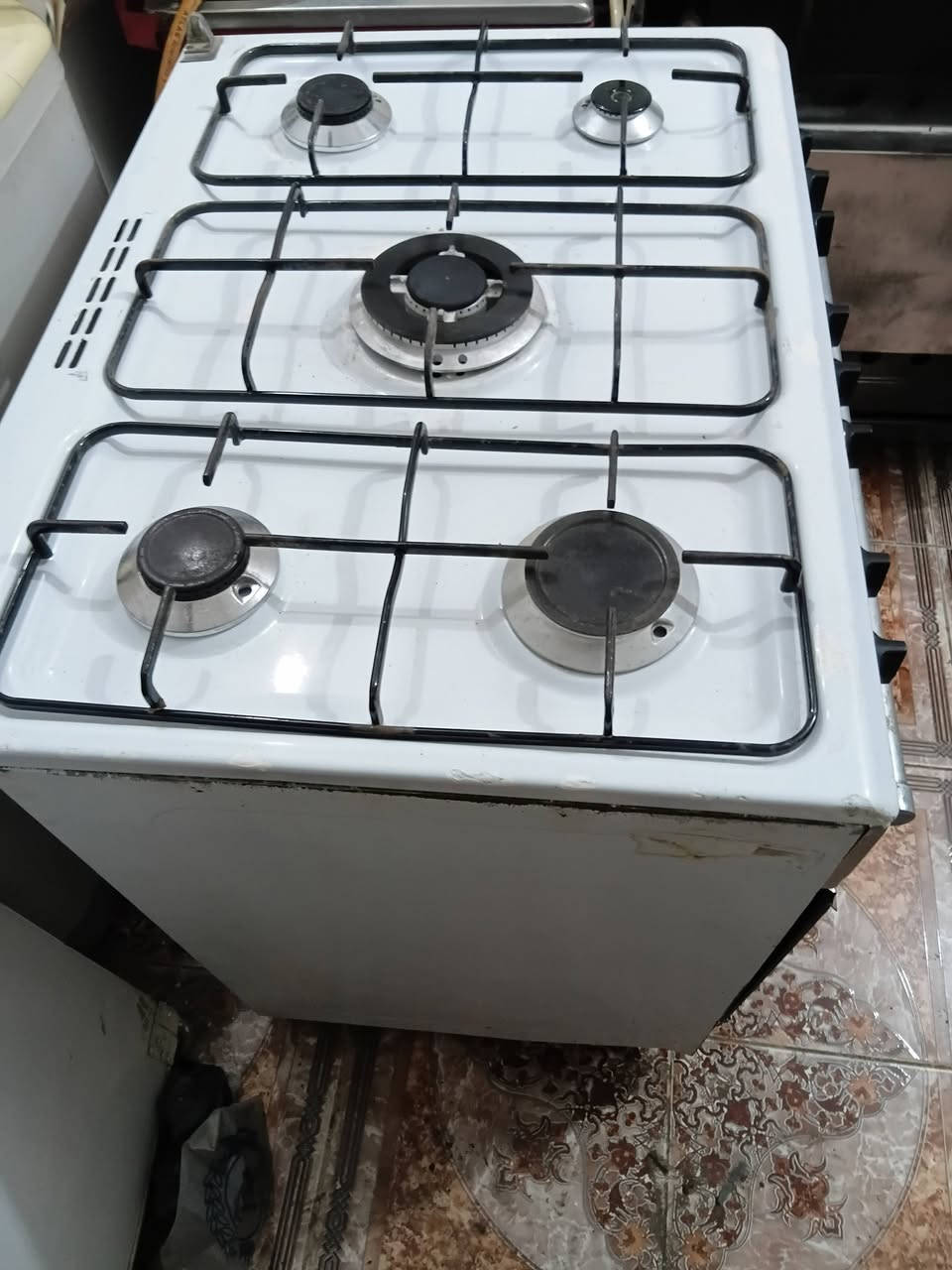 السلام عليكم طباخ نوع مصري الصنع شغال واي نقص مابي السعر ١٢٠ وبي مجال للاستفسار مراسلة الصفحه او الاتصال على الرقم ***********
