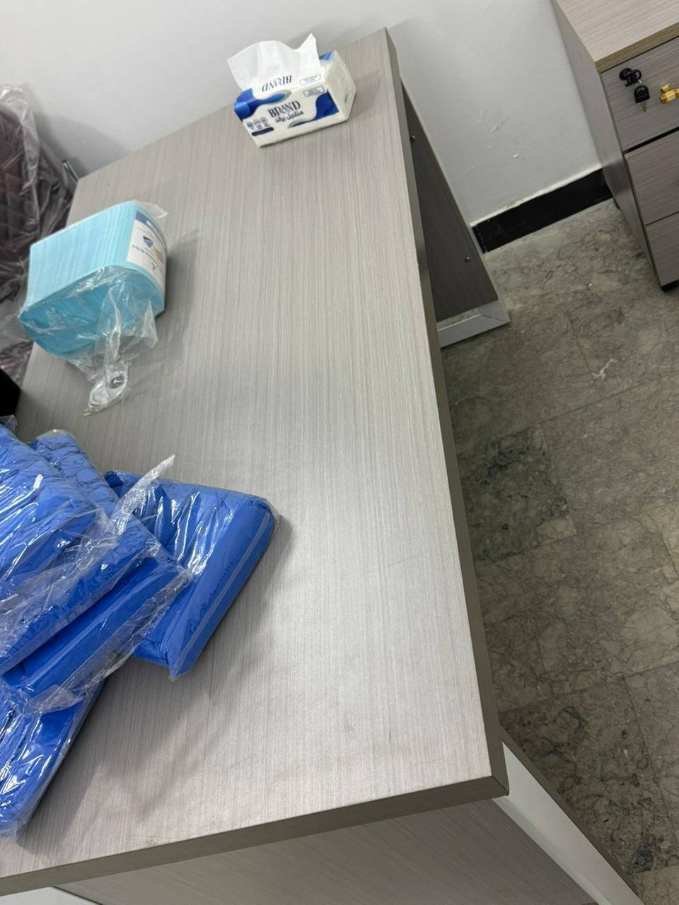 للتواصل ***********
متوفر اثاث عيادة للبيع العيادة في منطقة السيدية تباع كامل او مجزأ 
سدية ب 100 الف
كراسي عيادات ثلاثية عدد3  الواحد ب80الف
ترولي طبي عدد 2 الواحد ب65 الف
حاجز طبي عدد واحد ب50 الف
كرسي جلد مكتبي ثابت عدد 3 الواحد ب30 الف 
جهاز electronic cutter ب50 الف
جهاز تعقيم بالاوزون ب40 الف
جهاز تعقيم اوفن ب30 الف
عدة فحص كاملة للنسائية ب 50 الف
ميز مكتبي كبير مع ملحق مجرات  ب100 الف
ضوء فحص كبير ب50 الف
مراة متحركة كبيرة ب30 الف
سلة مهملات من نوع كبير ومغلفة جوزي عدد2 الواحدة ب40 الف
