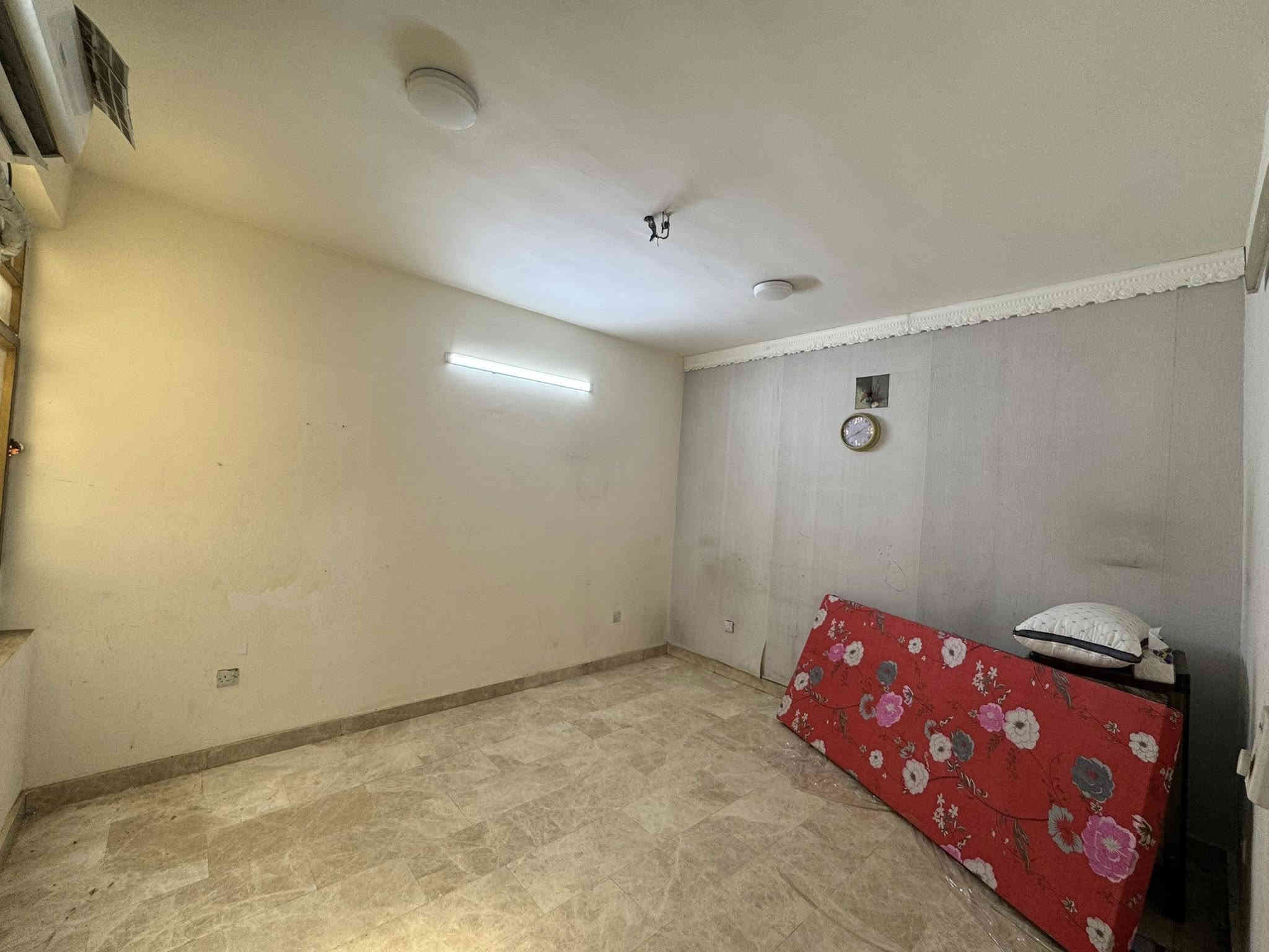 #للأيـــجار_في_الســـيدية

بيت 80م نظيف ثلاثة طوابق اربع غرف نوم وصالة ومطبخ وخدمات عدد ثلاثة ايجار مليون وربع وبي مجال

بأمكانك عرض عقارك عندنا 
زبائننا الكرام نستقبل كافة عروضكم وطلباتكم 

للاستفسار يرجى الاتصال على الرقم 
***********

او زيارة مكتب القيسي للعقار والأعمار
عنوان المكتب
#السيديه_شارع_المركز_مقابل_التفاح_الاخضر
