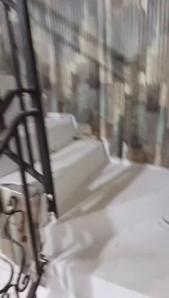 السلام عليكم عندي بيت للبيع مساحته 130متر في كربلاء للشبانات قرب مدرسة دار ليتام البيت جاهز السكن البيت نفس ماواضح بلتصوير ينباع نقد وقصاد بلنقد 50 وبي مجال بصيط الرقم  ***********
