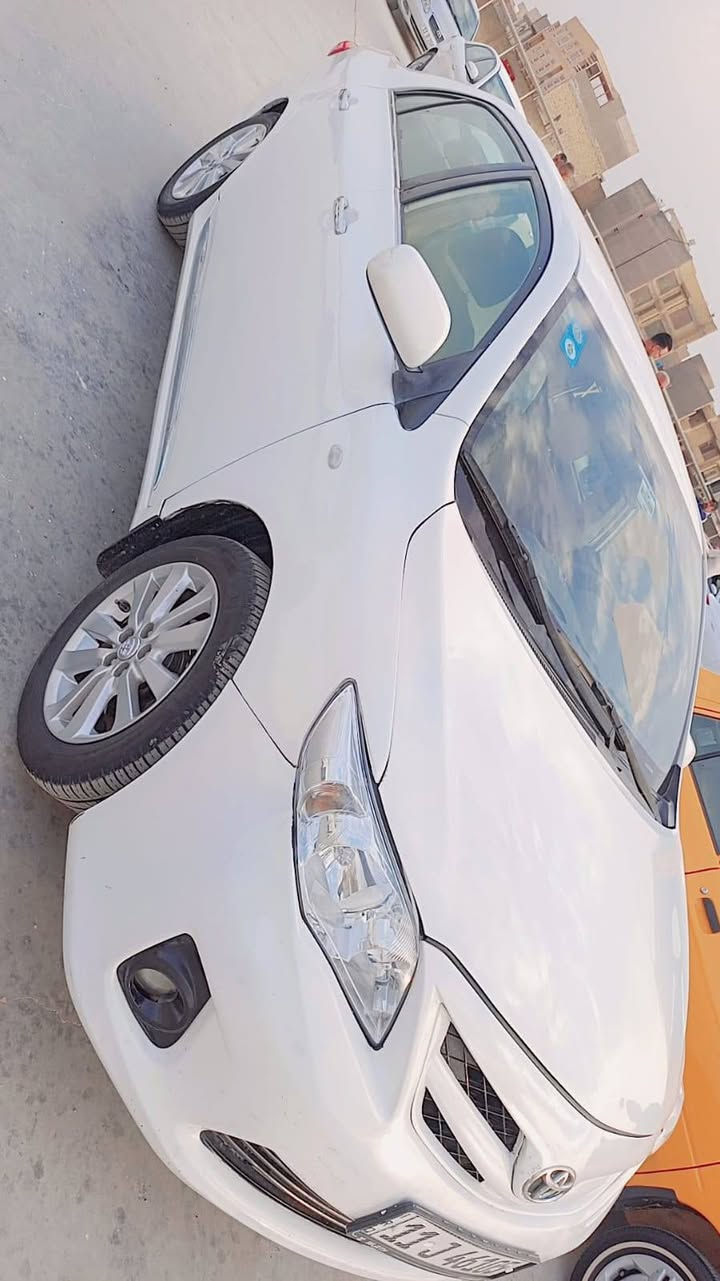 كورلا للبيع موديل 2009خليجي شكل 13مكينه وكير مكفولات باتري جديد حداديه خير من الله السياره نضيفه واحله من الصور رقم بغداد دولي السياره بيها صبغ حزام بدون دواخل السونار مرفق مع الصور شرط التحويل مكان السيارة واسط الكوت مركز المدينه ***********
