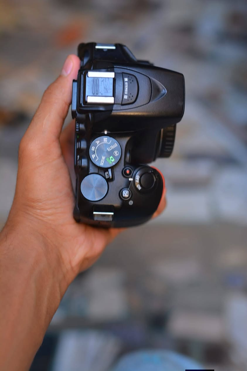 كاميرا نيكون Nikon D5600 للبيع 📸
نظافة الكاميرا 99%
من أقوى الكاميرات اللي يرغبها المصورين
جودة عالية جداً وأداء قوي كلش كاميرا اعتمادية بالتصوير.
الحالة:
شبه جديدة  نظافة 100% ✨
الملحقات:
عدسة 18-55 VR
🔋 بطاريات أصلية
🔌 شاحن أصلي
🔌 كيبل شحن

🚚 توصيل لكل المحافظات
🛡 ضمان على الفحص
للحجز أو الاستفسار راسلنا على الخاص


**إذا كنت صاحب هذا الإعلان وتريد حذفه لأي سبب، رجاءا أرسل رسالة إلى الدعم الفني**