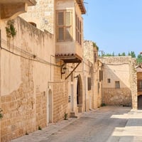 أخوان اي أحد عنده عقار للبيع ويريدني انشره بخدمته 07760578322 عباس