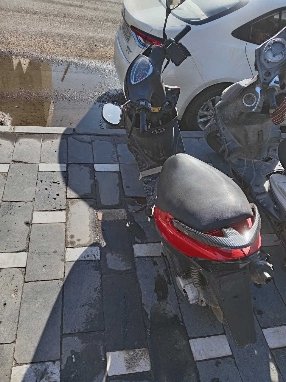 السلام عليكم دراجه ماكس عدله مكينه مفتوحه صالنصه رياضي دراجه حلوه ومرتبه سعر ٤٠٠ وبيها مجال حك الجيه العنوان الكراده ***********
