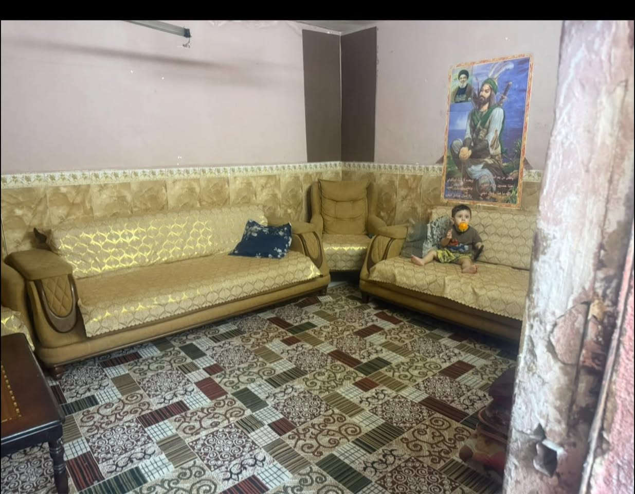 السلام عليكم عيوني بيت 120 متر للأيجار بمنطقه العماري شارع المدارس ايجاره 200 وبي مجال يرهم للبيع هم *********** واتساب
