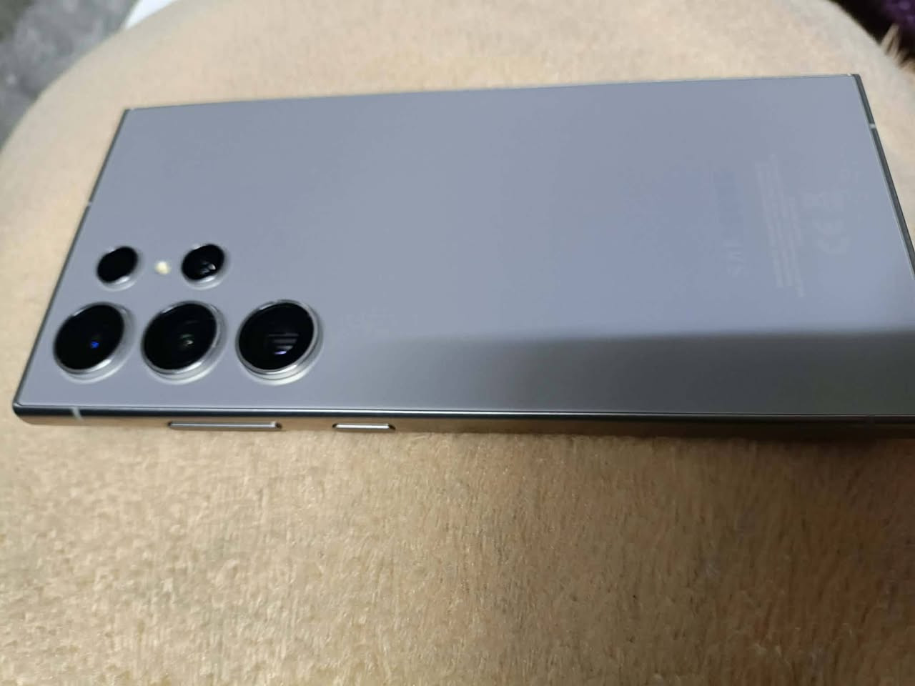 الترا 24
ذاكرة 256
نظافه 100%
كارتونه +كيبل شحن 
سعر 975 وبيه مجال
مكاني كوت 
***********
