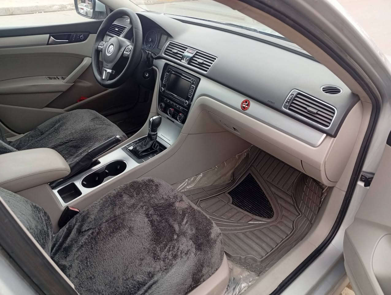 سلام عليكم  للبيع باسات خليج5سلندر2014بدون صبغ بدون بارد بس بيها رصعه باب سكن خلفي ماشي193الف كليلو متر سياره جاهزه من كول نوايحي هزه جديد سنويه جديد وبسمي شرط تحوي ووكاله مكان سياره كركوك  سعر 148وبيها مجال قليل ***********
