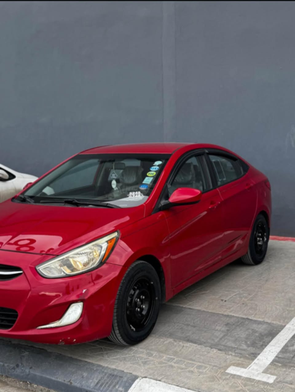 السلام عليكم
اكسنت 2016
السعر 107 وبيها مجال 
كير AT المرغوب 

محرك ١٦٠٠ شرط كير و محرك 

طخم تايرات جديد 

شاشة car play وكامرة خلفية
دمام خلفي 

حدادية كاملة من دسكات ودبلات وروطات مابيها اي نقص

السيارة وارد امريكي 

نظام ايكو و مانع انزلاق

ضرر باب السكند بي صبغ فقط ول باقي رصعات خفيفة

وسونار السيارة مرفوق بل صور

السيارة ما بيها اي نقص من كل النواحي 

كابون بيها وشرط تحويل

للمراجعة 

الرقم ( ***********)
