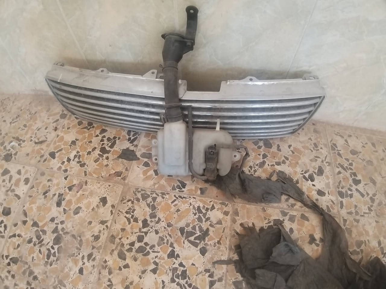 سلام عليكم غراض بطه حاويه للبيع طابوكه ٢٥٠٠ ضفيره مكينه ثلاجه مع الايسي ادرايمات خلفيه كمبريسر السعر خاص الاستفسار ***********
