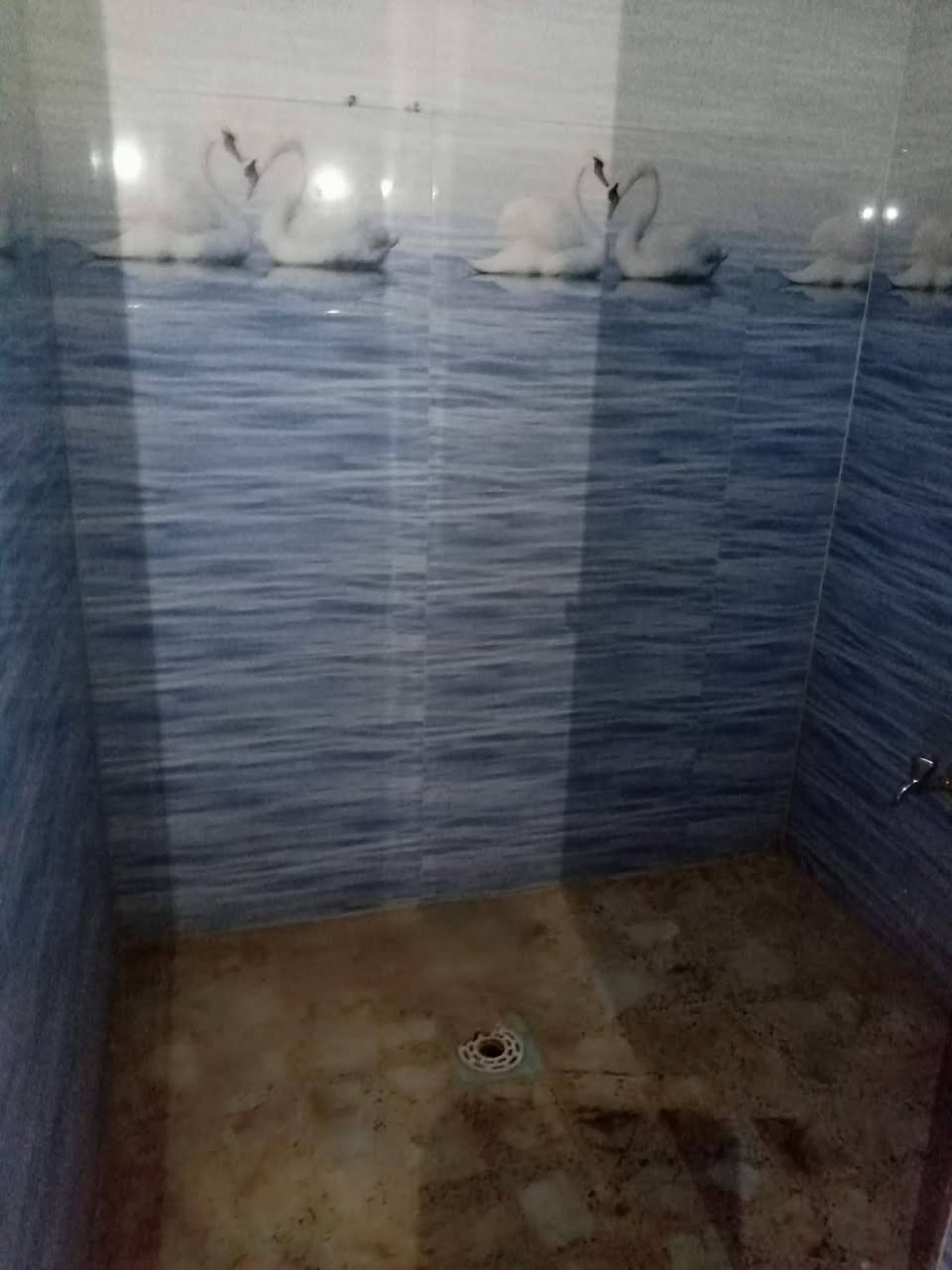 سلام عليكم 
***********
بيت لبيع مساحه 100يحتوي على غرفه ومطبخ واستقبال وطرمه وصحيات البيت مكاتبه فقط قريب على شارع العام  السعر28 بيت نضيف ومرتب وفارغ جاهز لسكن مكان الامين الثانيه قرب سده الاولى
