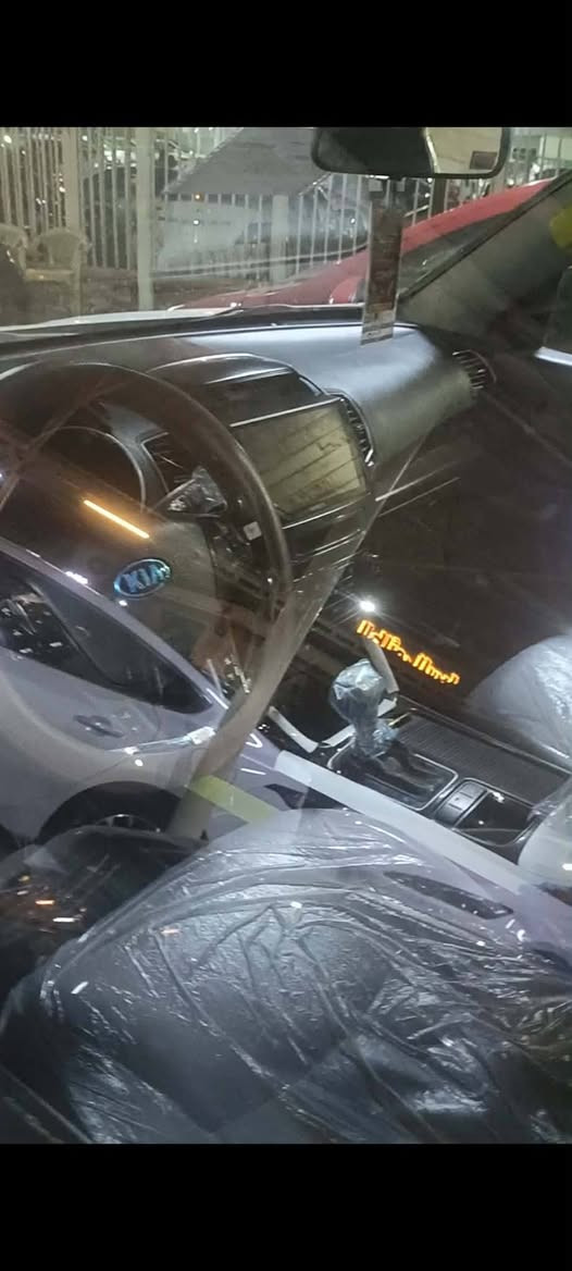 سياره سورنتو فول واحد على واحد داخل قرميدي موديل ٢٠١٤ بدون ضر رقم نينوى السعر ٢١٥ وبيها مجال قليل ماشيه ١٥٠ محرك ٦ سلندر٧ راكب للإستفسار أتصال ***********
