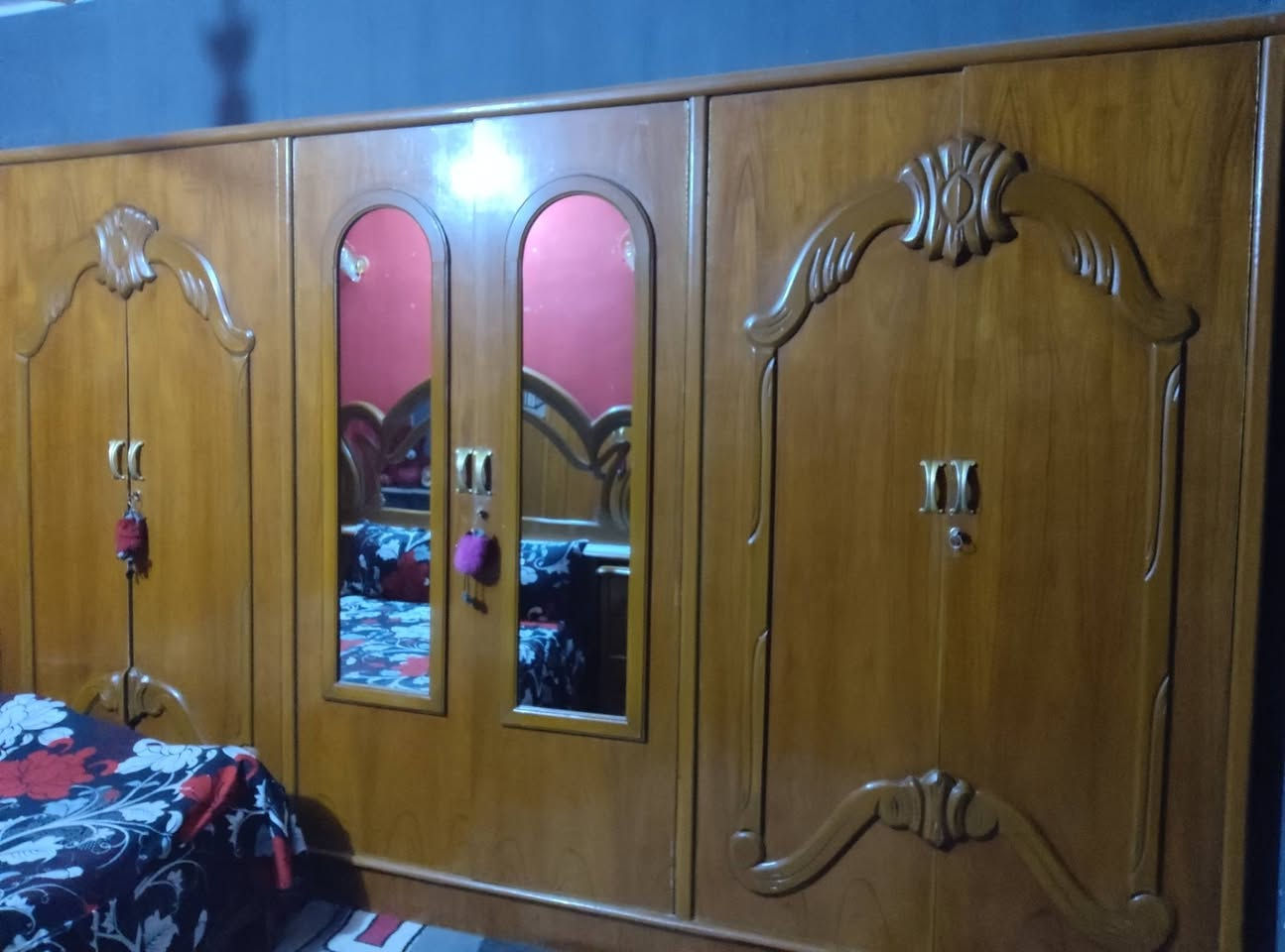 غرفه تسكام  خشب ثقيل سعر مليون وربع *********** واتساب
