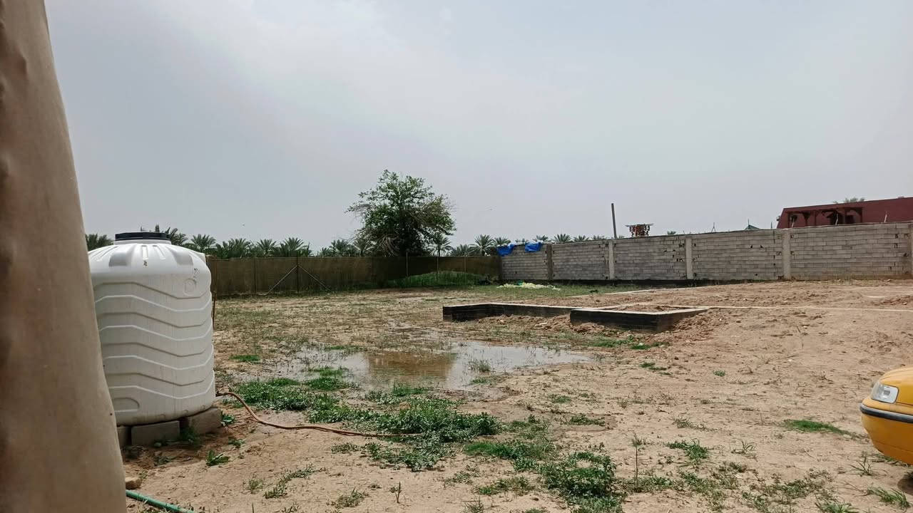 السلام عليكم 
نصف دونم للبيع في المدائن الجعاره شارع جامع سيد علي سند 25 
بي بي اساس مال بيتين مسيجه بي آر سي ومدفونه ومنطقة سكنية كامله الخدمات بيه لتواصل على الرقم ***********
