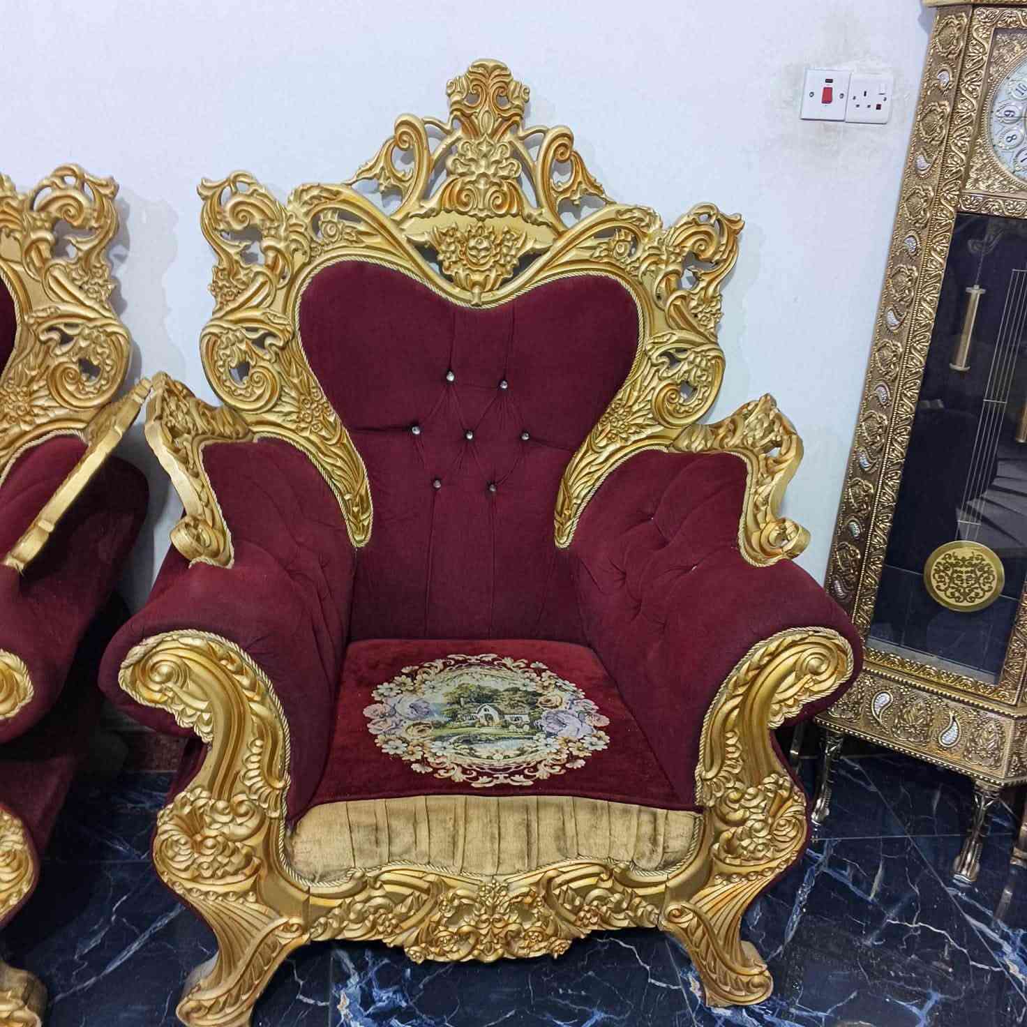 تخم ملكي ١٠ مقاعد توصا موديل تركي مودرن تصميم حديث قوي تكمة ثكيل خشب بلوك اسود اسفنج ظغط عالي مميز قماش وتر بروف ضد الاتربة والمي استخدام قليل اخو الجديد نظافتة ١٠٠ ٪ نظيف جدا مبي اي ضرر... ٦٥٠ وبي مجال بسيط للشراي رقمي ***********
