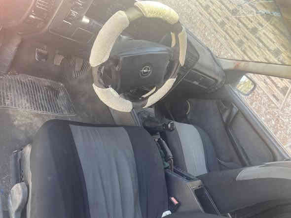 حجم ٢٦ كير عادي محرك بيها صرف والباقي شرط كابون بيها سنويه اخضر شرط التحويل السعر ١٦ مكان السياره برطله 
موبايل ***********
***********
