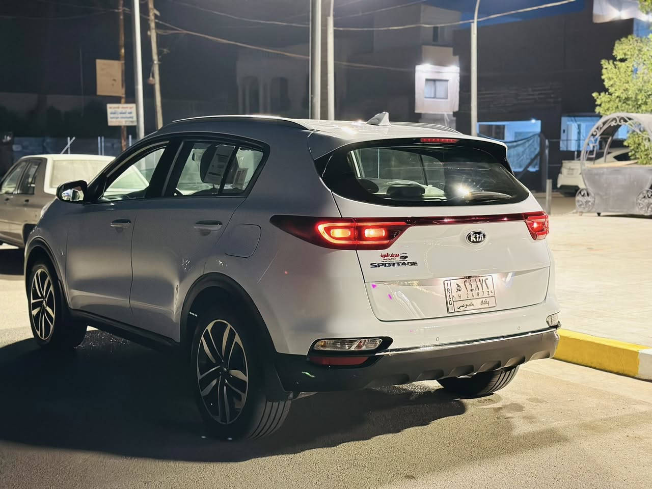 سبورتج 2021
سبورتج موديل 2021 مال الدولية العراقية

عداد المسافة: 64 الف كيلومتر

مواصفات السيارة 

ويل 18

شاشة كار بلي

بردة خلفية

مواصفات الدولية معروفة

السيارة مكفولة كفالة عامة 

يوجد فيها في الباب خلف السائق رصعة ومسحوبة فقط

السيارة استعمال نضيف واستعمال شخص واحد شرط تحويل ثاني يوم

عنوان السيارة بغداد السيدية

للاتصال  

***********

اتصال او واتساب
