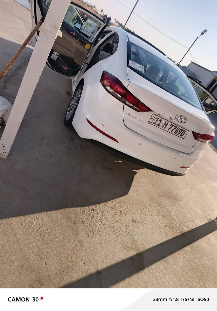 السلام عليكم
اخواني 

الي يدور النترا وخلجيه وسوبر (2019) كفاله 

الموصفات 
أنرت ترحيب عنده الاقتراب
دخول ذكي بصمه 
تشغيل بصمه
داخل لونين
أشاره بل مرايه 
المري قابله لطي عنده التقفيل
تحكمات مقود 
شاشه كأمره دواره 
حساس امامي وخلفي 
لد أماي ولد خلفي
تبريد قطعتين
محرك كير تبريد حداديه بشرط شركه 
خمسه ويلكب حجم (17)
كفاله عامه مطلقه صبغ بارد شخط ورصعه 

السعر (175) وبيها شويه مجال
الأنبار رمادي ***********
