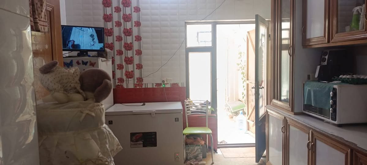 ... للبيع ...
دار ١٠٠ متر طابقين منطقة البوبيات (رقم التيل 55)
 داخل الفرع عن الشارع العام ١٥ متر
الطابق الارضي
استقبال + مطبخ  + صاله كبيره  + حمام داخلي +حمام خارجي +منور
الطابق الثاني
غرفتين واحده كبيره واحده صغيره +حمام +صاله
موضح في الفيديو بالكامل
الاستفسار اكثر الاتصال واتساب على الارقام...
  ⁨***********⁩
  ***********
