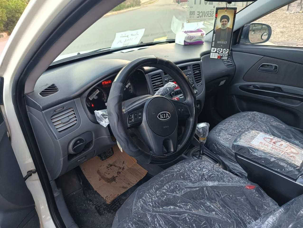 كيا ريو 2011
محرك 14 
رقم بغداد 
مبيها ضرر كلين 
مشروع وطني 
السعر اتصل علي الرقم 
***********
مكان الموصل
