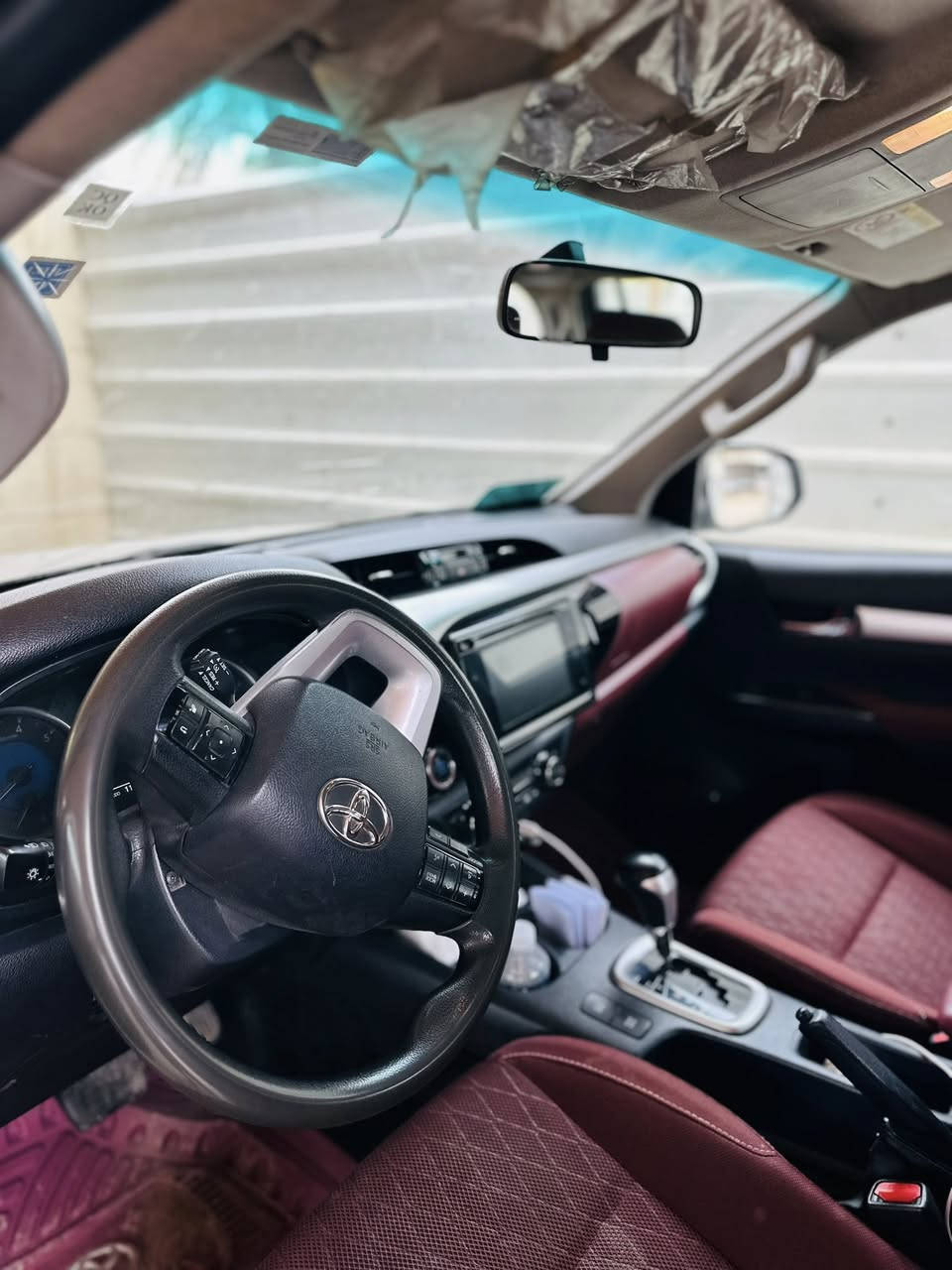 سلام وعليكم تيوتا هايلكس موديل 2022 مكفوله كفاله عامه ( كاز ) سياره جديده بسمي رقم بابل مكان السياره حله سعرها 275 الرقم ***********
