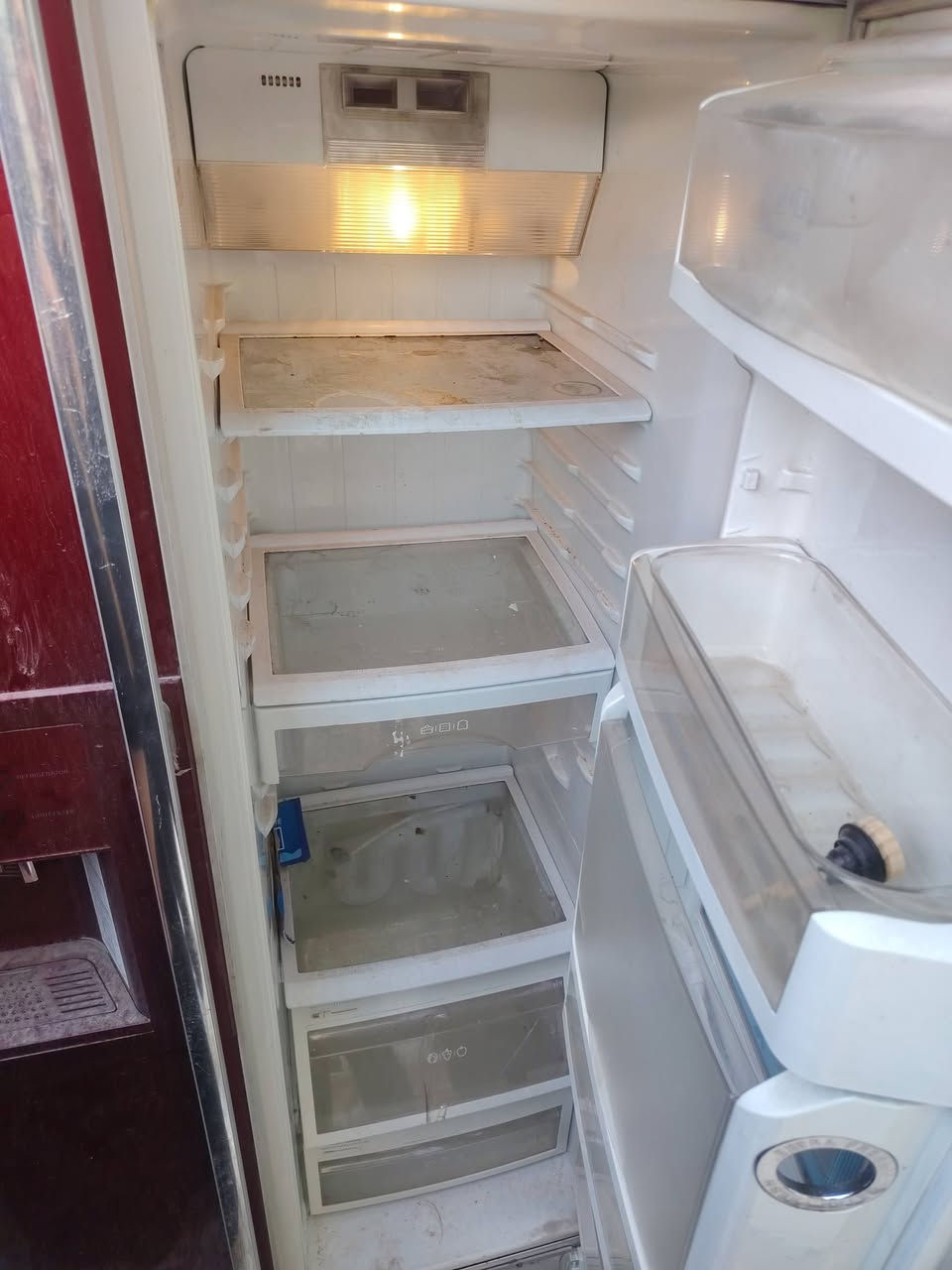 ثلاجات عدد ٢ الجي فول مواصفات مستخدمات كم شهر فقط اصليات مال وكاله مكاني مدينه الصدر ***********
