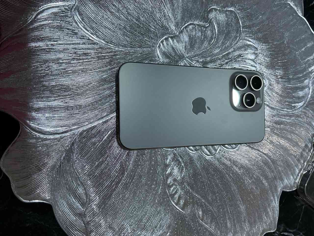 السلام عليكم
آيفون 15 برو ماكس 
للبيع 
الجهاز نضيف 
فقط مبدل بطاريه 
العنوان بابل شارع 60 
السعر خاص
***********
