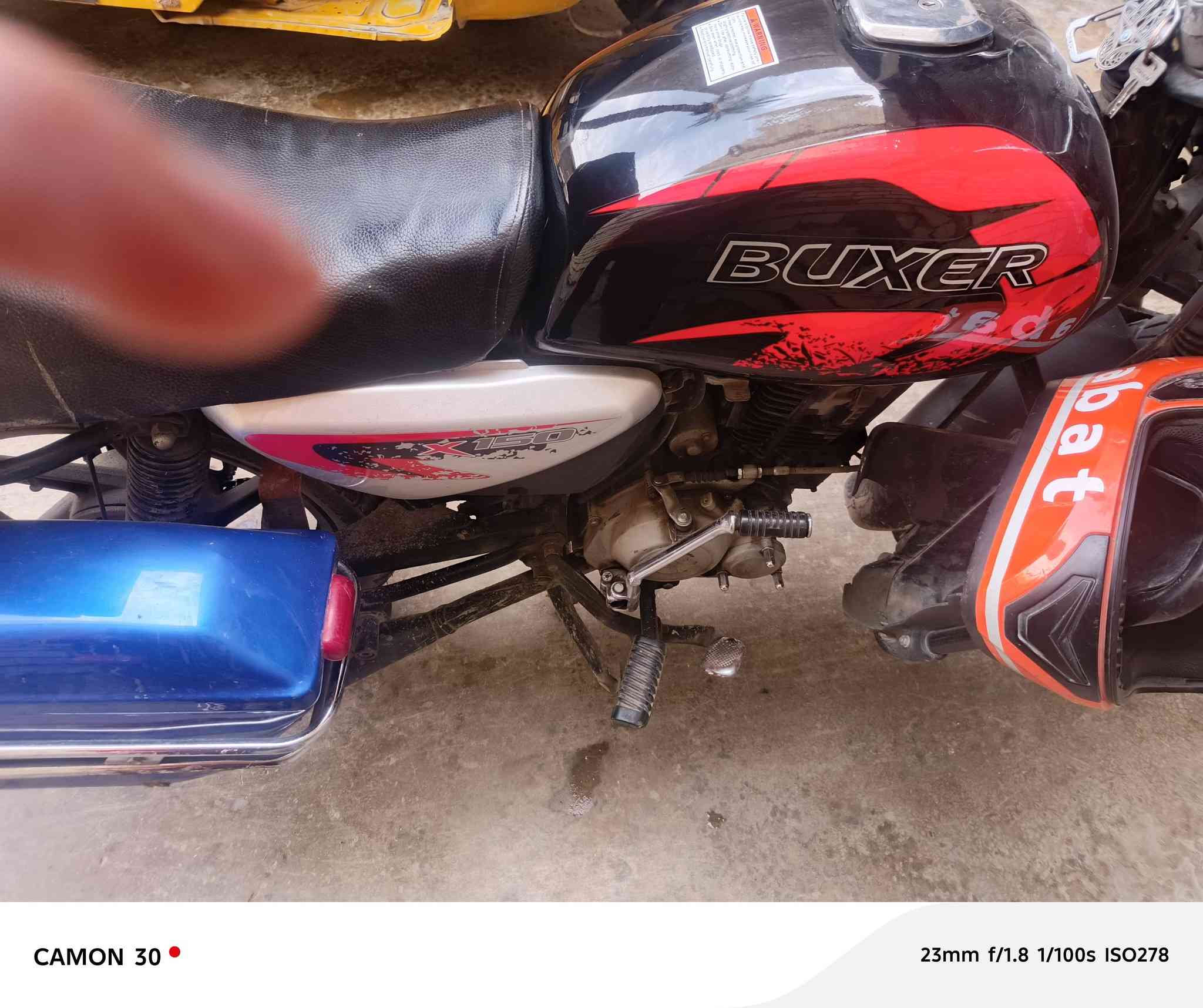 سلام عليكم بوكسر البيع موديل 2021 (رقم ) تجي تكلبها تعجبك شوف خيرها ماتعجبك اهلاوسهلا بيك
السعر 1650
ملاحضه مبدل بوشه شركه وكور قبل شهر
وهسه ناضحه دهن قليل من الكازكيت مال كور 
***********
