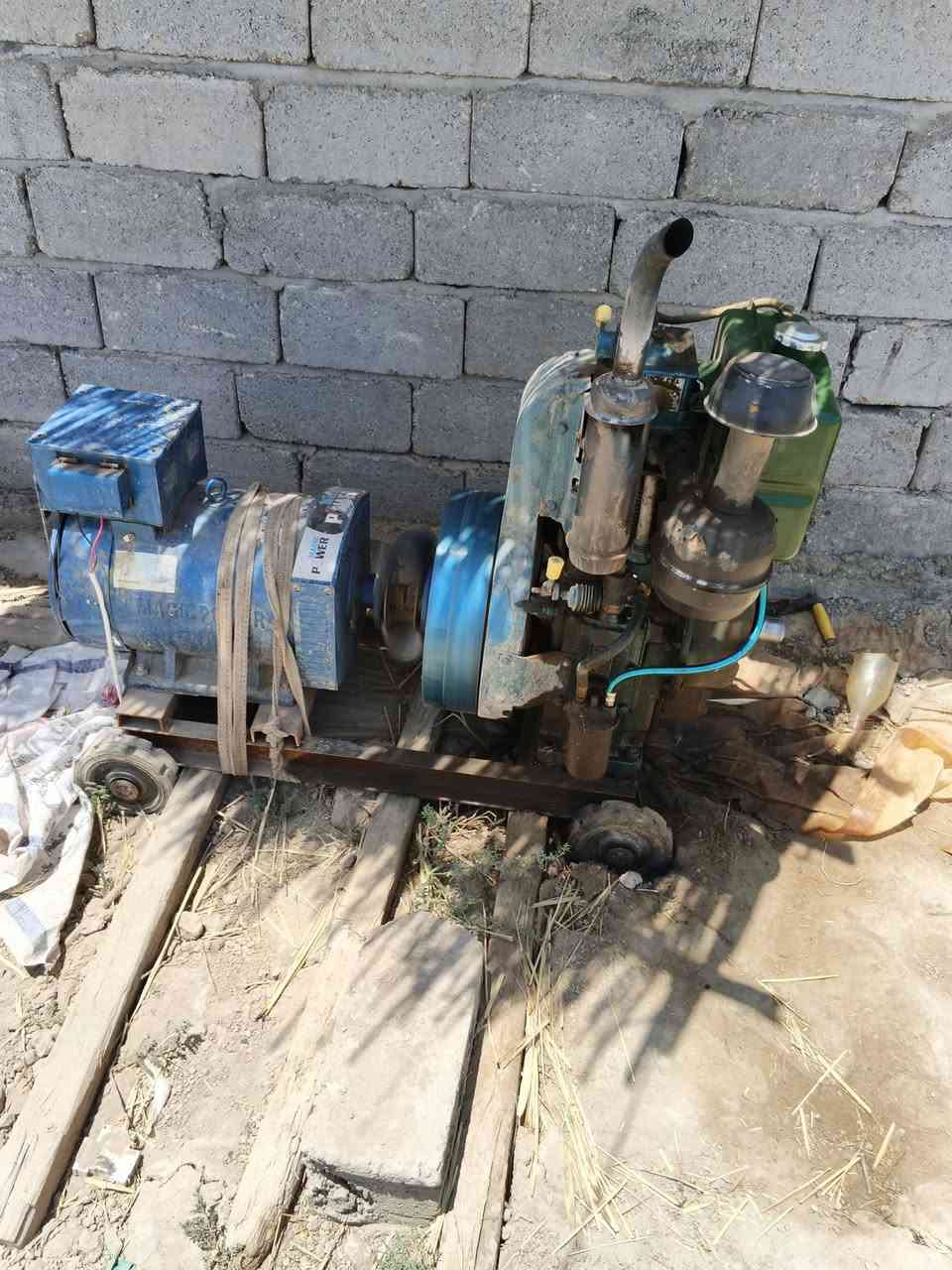 عندي حقل طول 20والعرض 10 جنكو وحديد نضيف كلش للبيع ومولده هندي 32امبير جديده صارلهه شهر مشتغله المكان بابل الشراي يتصل ***********
