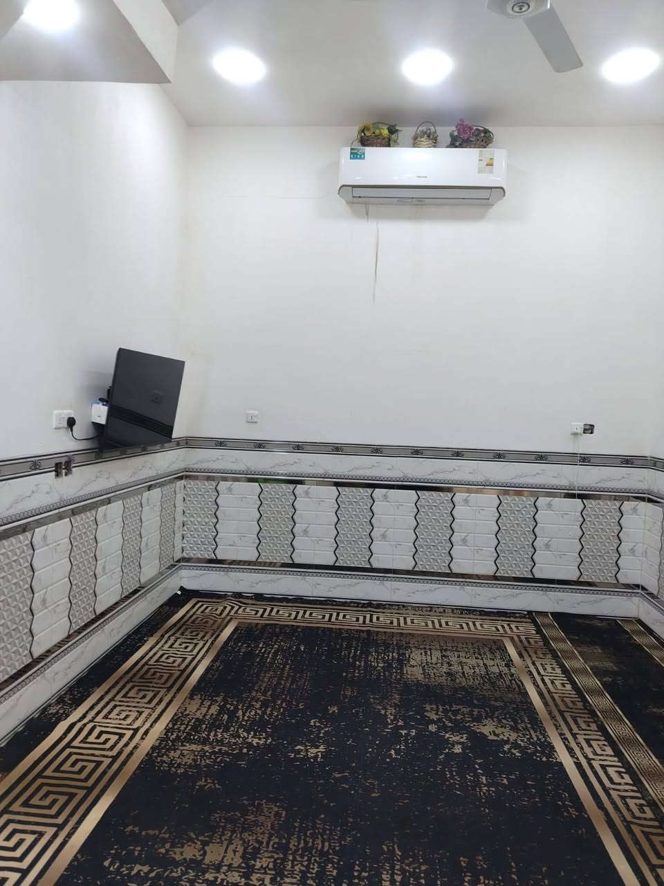 بيت للبيع حي الثوره نهايه شارع الماطور بناء حديث ١٠٠متر ١٠ في ١٠ اتصل على الرقم ***********
