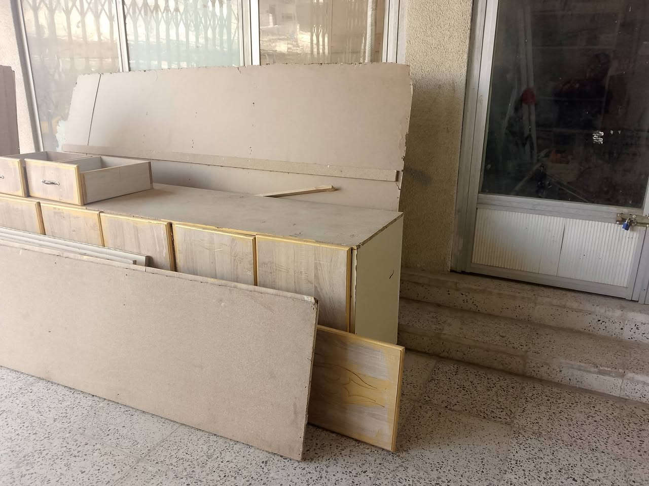 كنتور 6بيبان للبيع بشرط انطي السعر 100بي مجال بسيط شراي يخابر ***********
