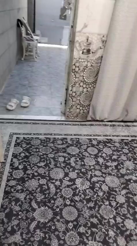 بيت للبيع مساحة 100متر سيف سعد ورديه خارج للاستفسار الاتصال على ***********
