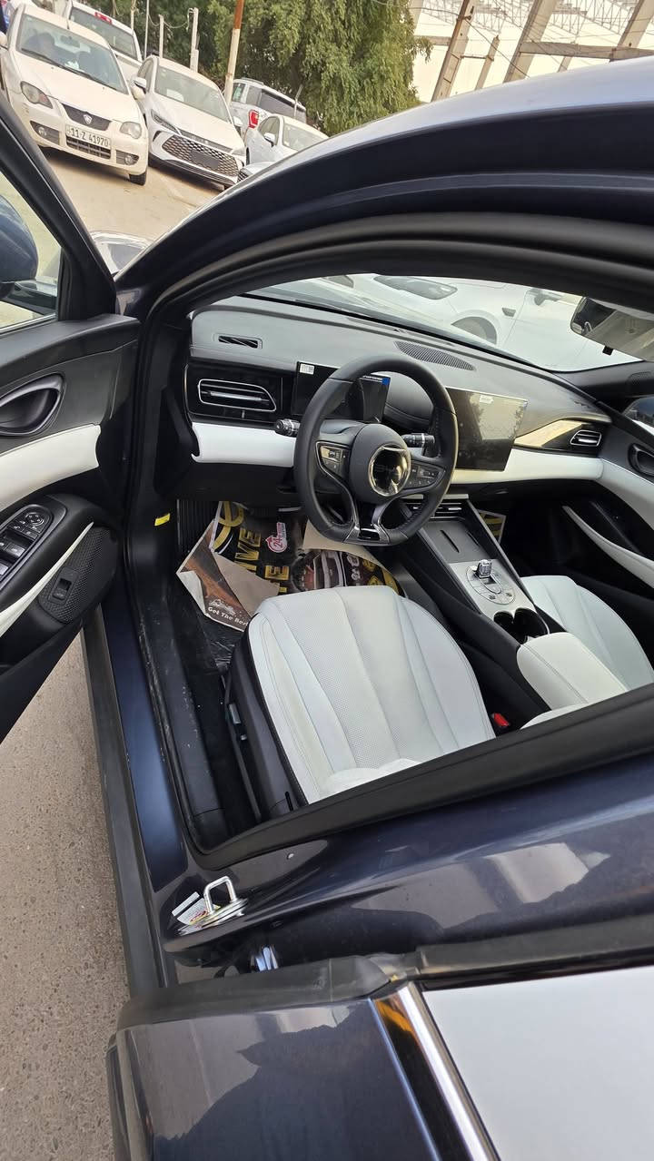 سيل ٦ 
موديل ٢٤ 
مرقم بغداد
اللون بلو بيري 
حساس امامي خلفي  ٤ كامرات 
بانوراما
داخل ابيض جلد 
رادار 
ويل ١٧ 
اشارة مري ودخول ذكي
للتواصل : ***********
