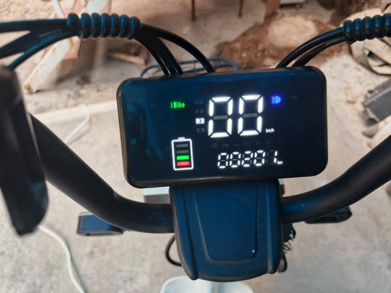 السلام عليكم دراجة شحن للبيع بصمة 2 سويج  تشغيل عن بعد 4 سرع 5 بطاريات تثبيت سرعة بلوتوث ضد الماء حجم 16 التاير الخلفي نازل يحتاج تبديل هورن ضوء اشارات ايباد كلة شغال 
العنوان بغداد جميلة شارع خير الله 
***********
300 وبي مجال للطيبين
