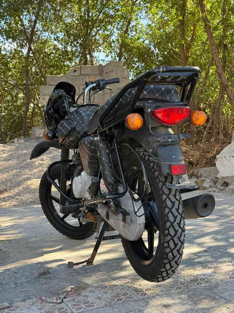 بوكسر هندي جبلي  موديل 2022 استخدام شخصي ماشية 12 الف لا مشتغلة دليفري ولا شي محرك بلاد ما مفتوح برغي الدراجة نظيفة  اللون اسود اوراق واصوليات كاملة كهربائيات اشاير كلشي شغال جاهزة من كلشي ما عدا الباتري كاعد 
السعر مليون و750 
العنوان / القبلة
***********
