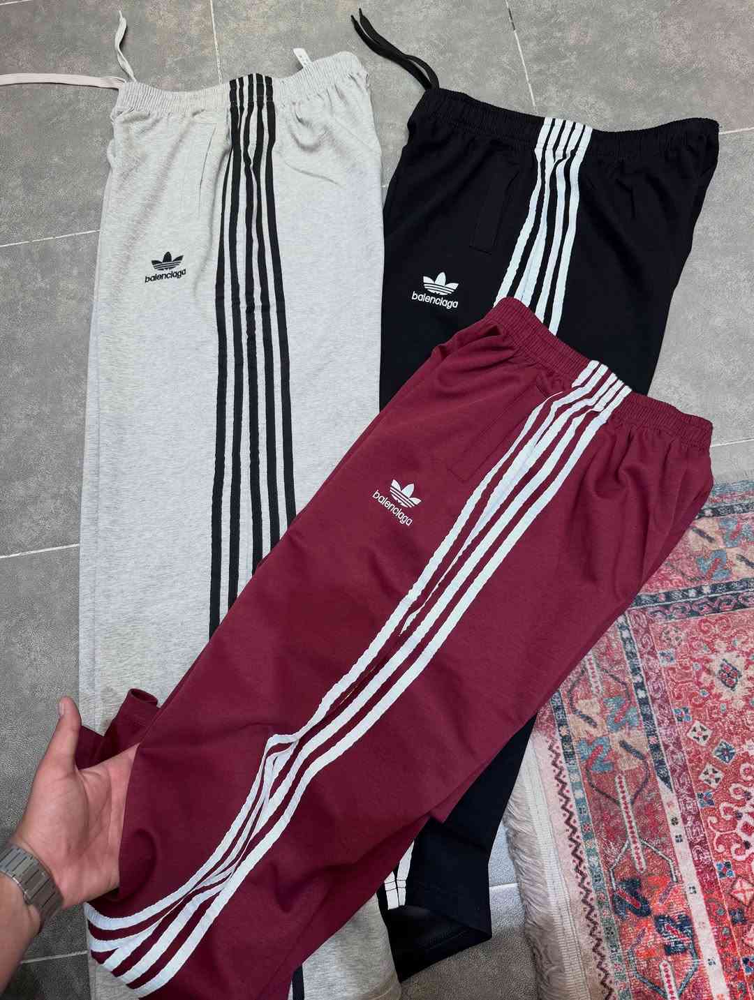 ⁨	⁨	بجامة اديداس سوبر باگي طول 105 حجل 26 سم 
القياسات من XS الى L 
القياس الي لابسه M وزني 74
السعر 25

ازياء فيكو | بغداد ، الحرية الاولى شارع باتا⁩⁩


**إذا كنت صاحب هذا الإعلان وتريد حذفه لأي سبب، رجاءا أرسل رسالة إلى الدعم الفني**