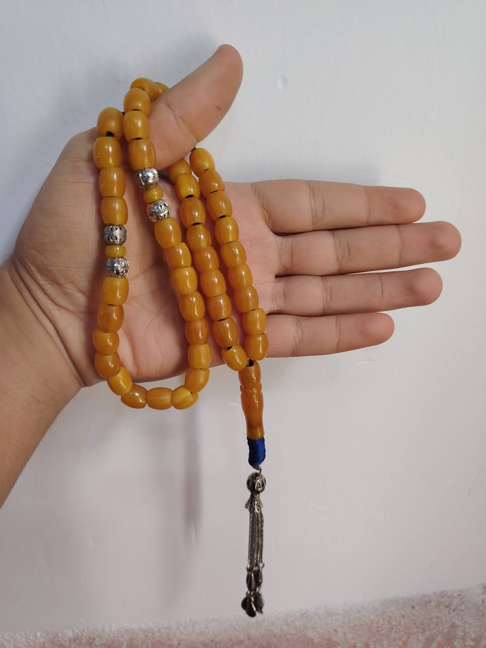 سلام عليكم
6سبح من سندلوس المانيه قديمه 
بيهن ثنين جراخه بيت عنوز 
البيع فقط توصيل ماعندي رجان 
سبح نضيفه شرط العطاب سبح انتيكه بل كامل 
مكان الشطره تفاصيل خاص  ***********
