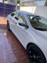 للبيع ماليبو 2021 LT2 لون ابيض ماشية 91000 mi   السيارة باسمي رقم أربي...