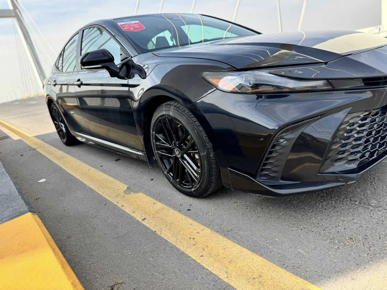 سلام عليكم
 كامري 2025 
هايبرد وبانزين 
محرك 2500
فول مواصفات للاخير لمتدد عده الفتحه 
بصمة 
رادار 
تحديد مسار 
قياده ذاتيه 
شاشه وكامره خلفيه 
اشاير بل مري 
كشنات جلد رصاصي
ماشية 50الف كيلو
ويل 18
سايد بريك دكمه 
تحكم ستيرن 
شفتات ستيرن 
حادثها صفحه السايق كلها بدون داخل +تبديل قبق الجنطه ايرباك
برده وستيرن  شاصي لغد سليمات رقم بغداد باسمي تحويل ثاني يوم السياره بيها ملاحضات بسيطه السعر ١٨٠ مجال لشراي فقط صور الحادث مرفوقه بالمنشور اسف ع  الاطاله رقمي *********** مكاني البصرة
