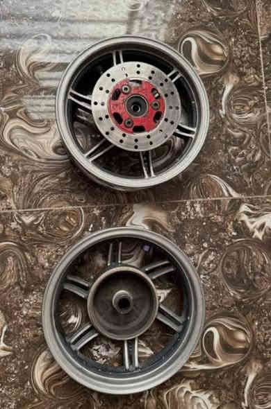 للبيع او مراوس ب غراض 
الكفر الابيض كامل

وياله خلفيه ثنين وأمامي واحد

كلج خلفي بلادي 

وياله نجمة شرط الاصلي 

صالنصه M POR

📍 العنوان كوت داموك واتساب فقط ***********
