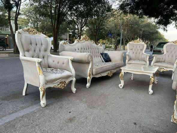 سلاوهاورییان
ئە م تاقمە کلاسیکە بۆفرۆشتن
10نە فە رییە  تورکییە  تایبە تە
ژ.م***********
شوین.کە لار
