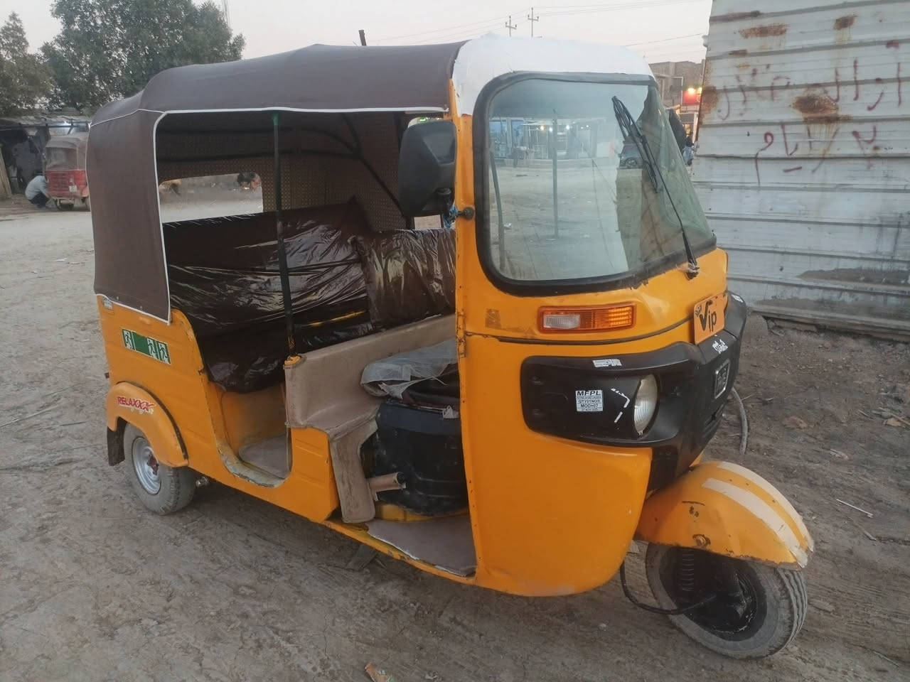 السلام عليكم شباب تكتك 2017مرقم سنويه ديالى عربي صاحبه يريد تحويل تكتك مكينه اكسل خير من الله مجفت شركه كله كشره نظيف خير من الله تكتك حلوه وكاعده السعر 40000 ملاين وبيه مجال مكاني ديالى بعقوبه الكاطون ***********
