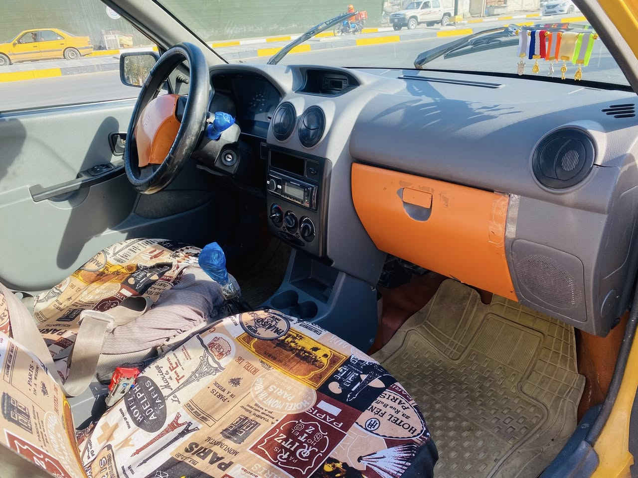 السلام عليكم خوتي الطيبين سياره سايبا مديل 2015بيه جاملغ خلفي فقط شواصي خير من الله مكينه حلوه كير خير من الله يعني سياره مامتعوبه وبعد احله من صور الله شاهد رقم بغداد مصفره سنويه ماصاقطه يعني كبل تحويل مكان سياره بلديات شارع المرور رقم الهاتف ***********السعر 36 وبيه مجال الشراي واني بل خدمه
