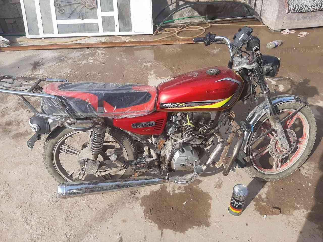 سلام عليكم دراجه سونك مديل ٢٣
اوراق اصولي كمرك مدفوع اتروح بس اتقدم على لوحات 
بيه نقص دشبول وشخاطه سلف فقط كهربائيات كلها شغاله 
المكينه خير من الله ونضافت الدراجه هم مثل ما اموضح بلصور ايرادلها خسله فقط السعر ٥٠٠ وبيها مجال للشراي يتصل  
***********
