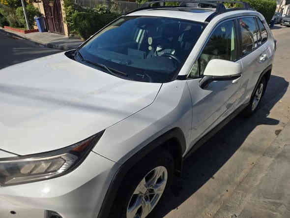 بسم الله الرحمن الرحيم
السلام عليكم .....
للبيع راف فور ٢٠١٩ فول مواصفات xle 
١.رقم بغداد باسمي تحويل مباشر
حادث تخريب تبديل بونيد باقي السياره مكفوله على البلاد.

٢.السياره وارد ياباني يعني مكتوب بالبدنه صنع في اليابان
Made in japan
وهذه الوارد نادر يجي بالسيارات الامريكي
اغلبه يجي وارد امريكي صنع في امريكا او كندا.
السياره بانزين
٣.مواصفات السياره كالاتي:-
- بصمة تشغيل
- فتحة سقف سلايد روف
- وضعيات قيادة متعدده
- جنطة كهرباء
- تبريد قطعتين 
- رادار جانبي وامامي
- تحديد مسار
- قيادة ذاتية
- سايد بريد بصمه
- محرك ٤ سلندر فئه ٢٥٠٠
- ايكو ونظام وقود اقتصادي
- شاشه دشبول
- كشنات كهرباء السايق
- كشنات تدفئه تبريد
- تحكم ستيرن
- ويل كب
وبعد مواصفات علما السياره بانزين وعلى ايدي وتخم تاير جديد وصدر خير من الله وماشيه ٥٩ الف ميل فقط.
٤.سعر السياره اخوان ٢٢٠ ورقه وبيها مجال للشرايه الجادين
التواصل على رقم الهاتف 
***********
٥.مكان السياره بغداد منطقة المنصور
تحياتي.
